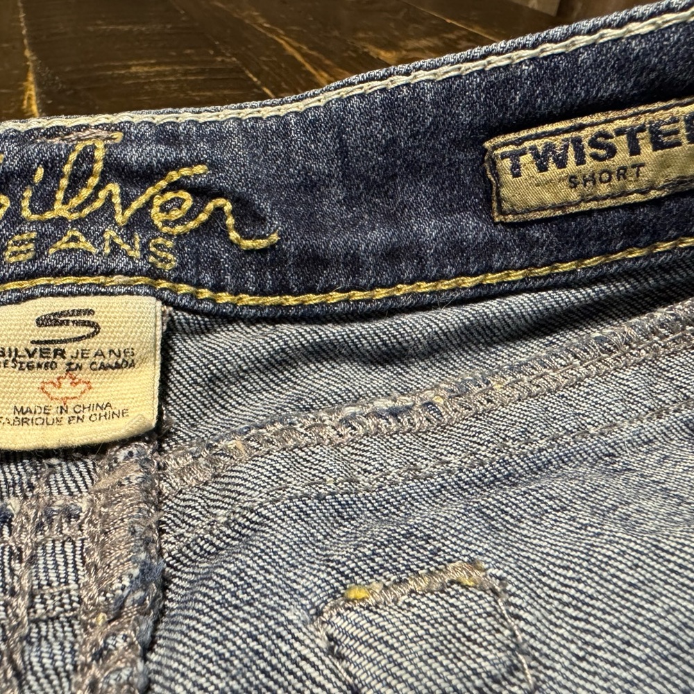 Silver Twisted Short - Picture 4 of 4